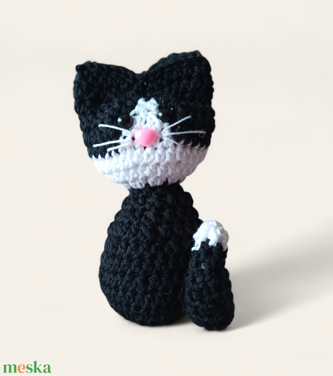 Ülő cica fekete-fehér  - játék & sport - plüssállat & játékfigura - cica - Meska.hu