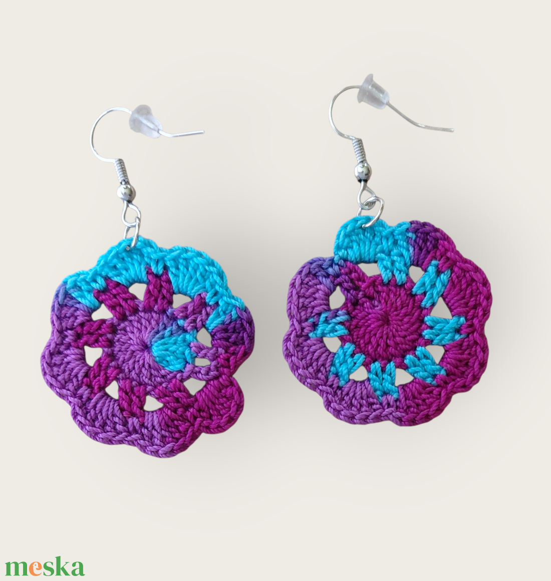 Csipkerózsa fülbevaló lila-türkiz  - ékszer - fülbevaló - lógó fülbevaló - Meska.hu