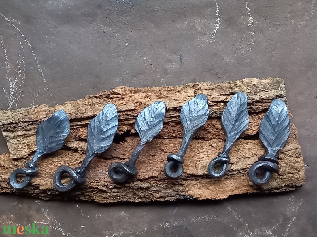 Kovácsoltvas levélmintás kulcstartó - táska & tok - kulcstartó & táskadísz - kulcstartó - Meska.hu