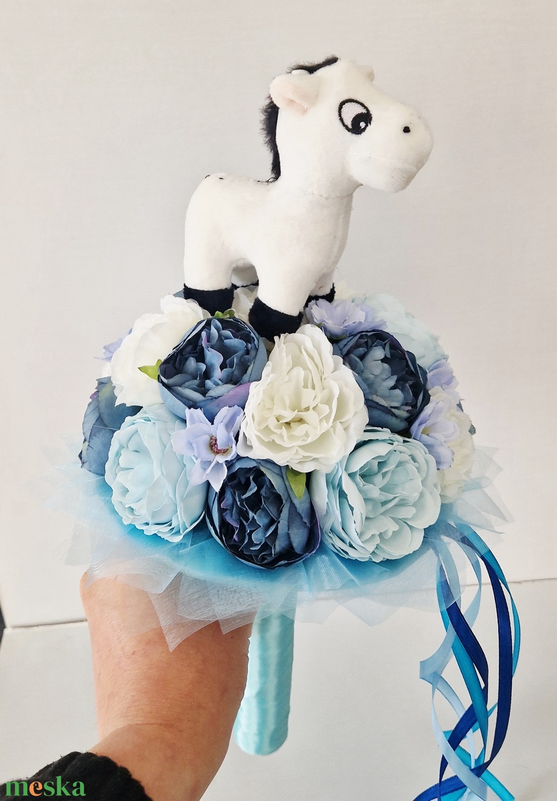 Lovacskás ballagási csokor - otthon & életmód - virágdekoráció - virágok - virágcsokor - Meska.hu