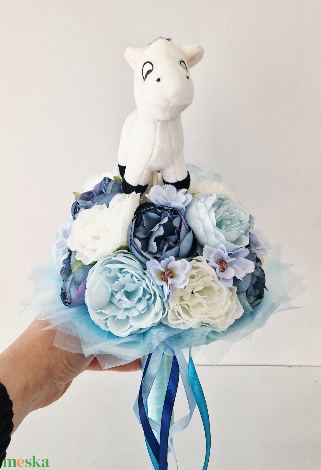 Lovacskás ballagási csokor - otthon & életmód - virágdekoráció - virágok - virágcsokor - Meska.hu