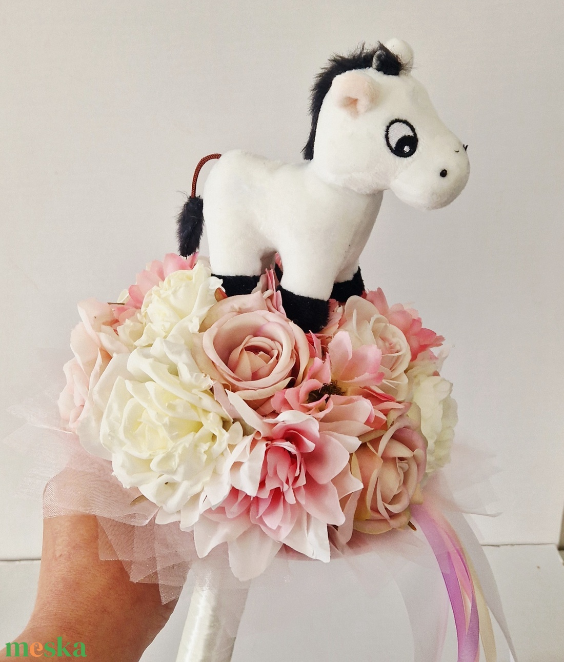 Ovis, lovacskás ballagási csokor - otthon & életmód - virágdekoráció - virágok - virágcsokor - Meska.hu