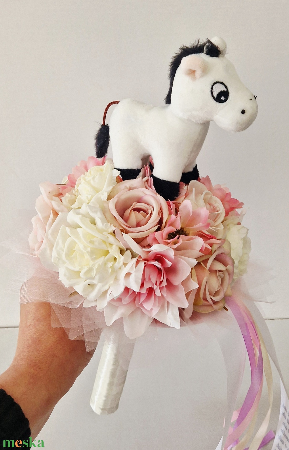 Ovis, lovacskás ballagási csokor - otthon & életmód - virágdekoráció - virágok - virágcsokor - Meska.hu