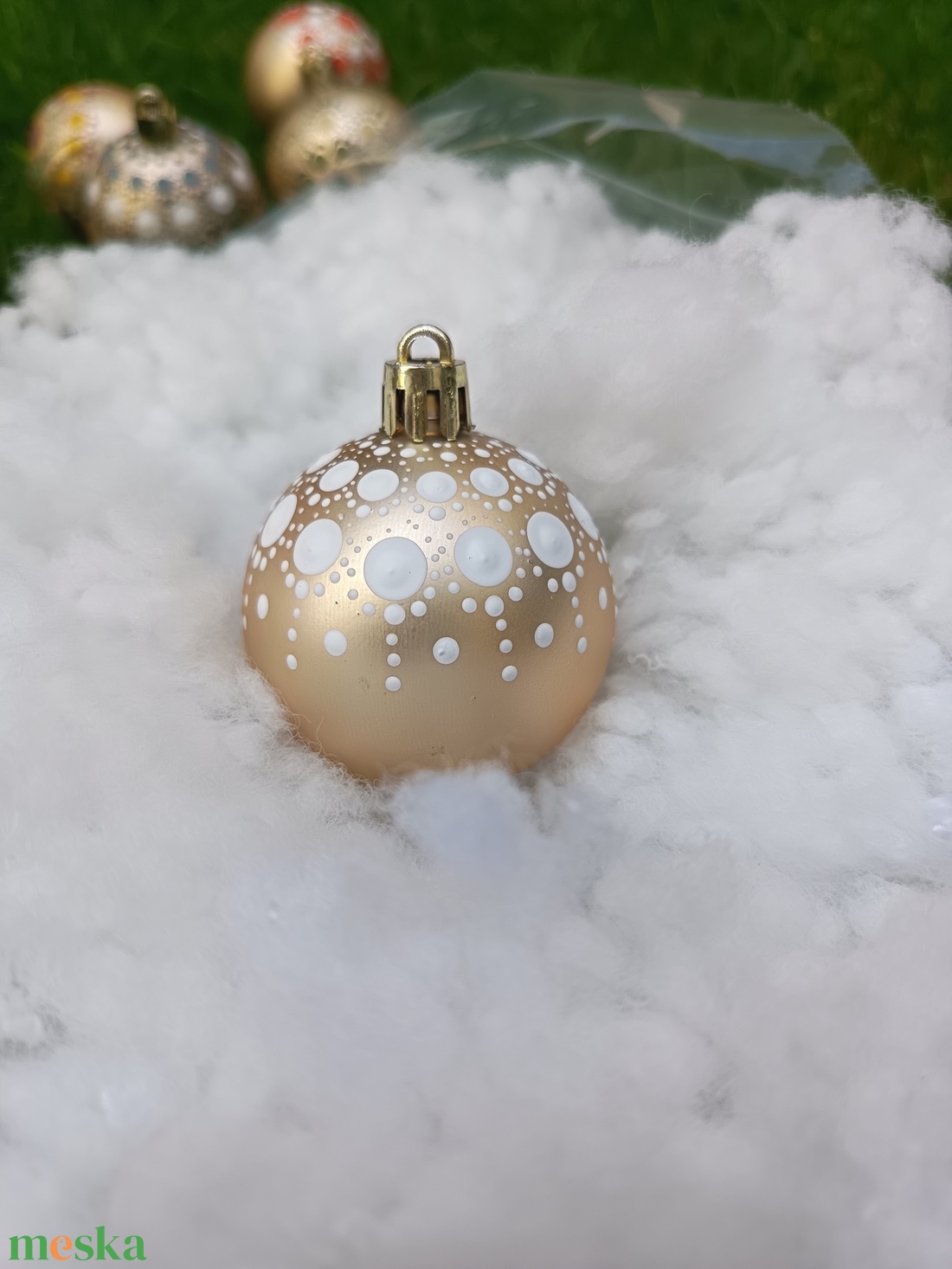 Fehér Pontozott Karácsonyfadísz - karácsony - karácsonyi lakásdekoráció - karácsonyfadíszek - Meska.hu