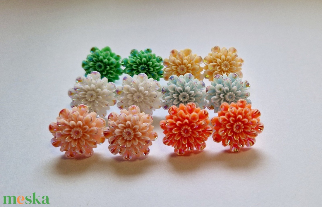 Virág fülbevaló választható színben - ékszer - fülbevaló - pötty fülbevaló - Meska.hu