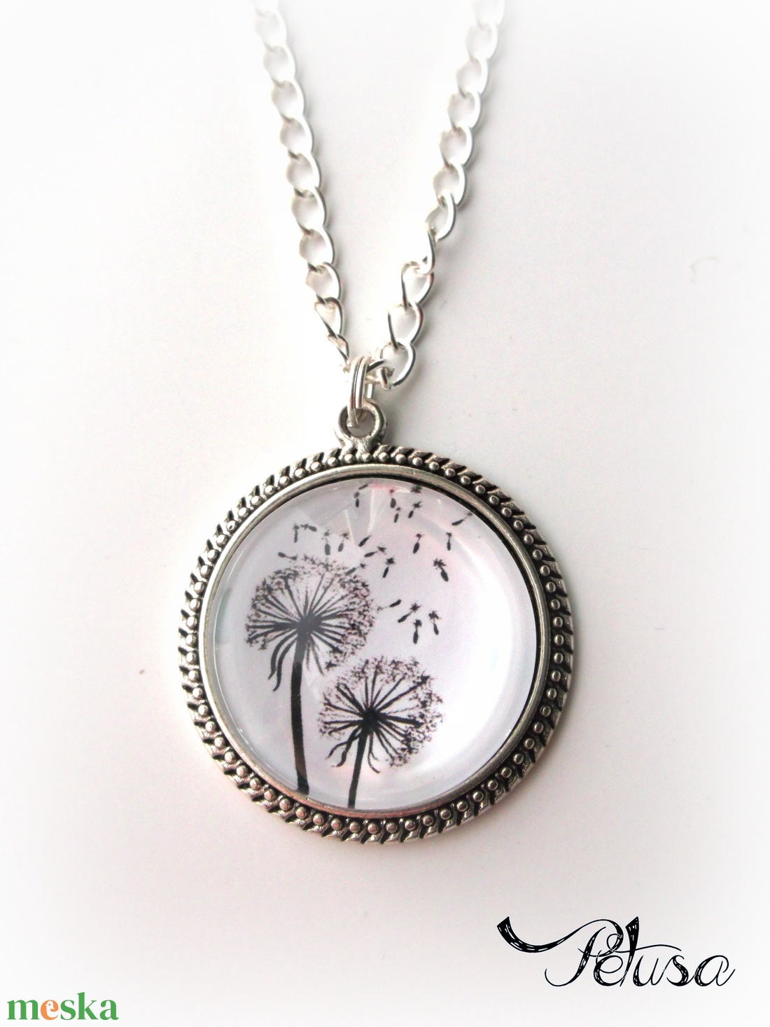 Pitypangos nyaklánc Pitypang Fekete fehér Virágos  - ékszer - nyaklánc - medálos nyaklánc - Meska.hu