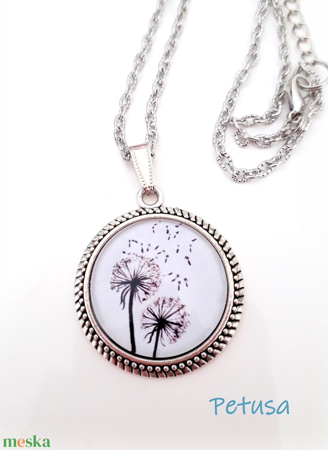 Pitypangos nyaklánc Pitypang Fekete fehér Virágos  - ékszer - nyaklánc - medálos nyaklánc - Meska.hu