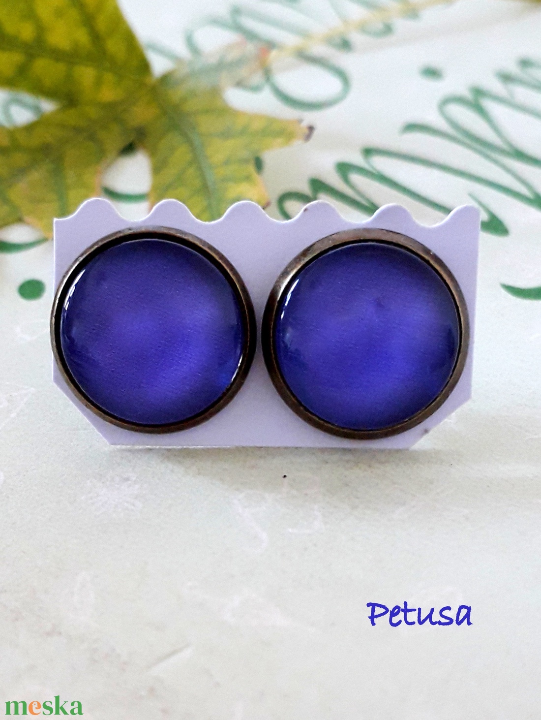 Very peri lila fülbevaló - ékszer - fülbevaló - pötty fülbevaló - Meska.hu