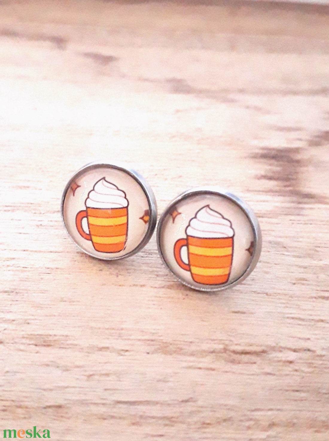 Sütőtökös fűszeres latte nemesacél fülbevaló őszi napfény leveles falevél színes őszi - ékszer - fülbevaló - pötty fülbevaló - Meska.hu