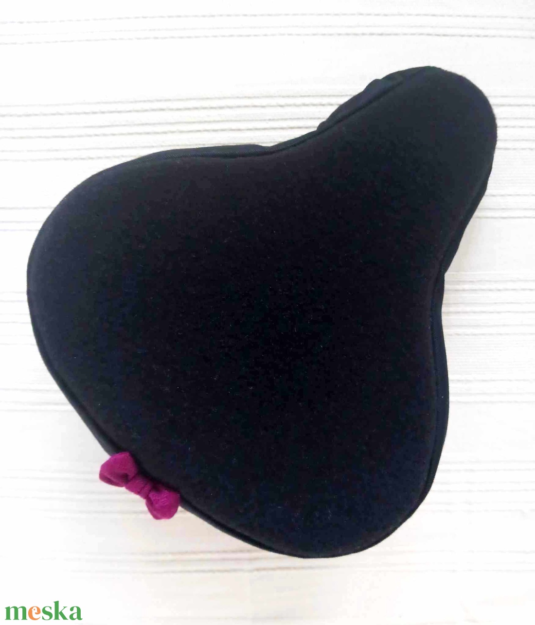 Vízlepergető bicikli üléshuzat lila masnival kerékpár vízlepergető  - játék & sport - sport és kikapcsolódás - kerékpározás - biciklis táska - Meska.hu