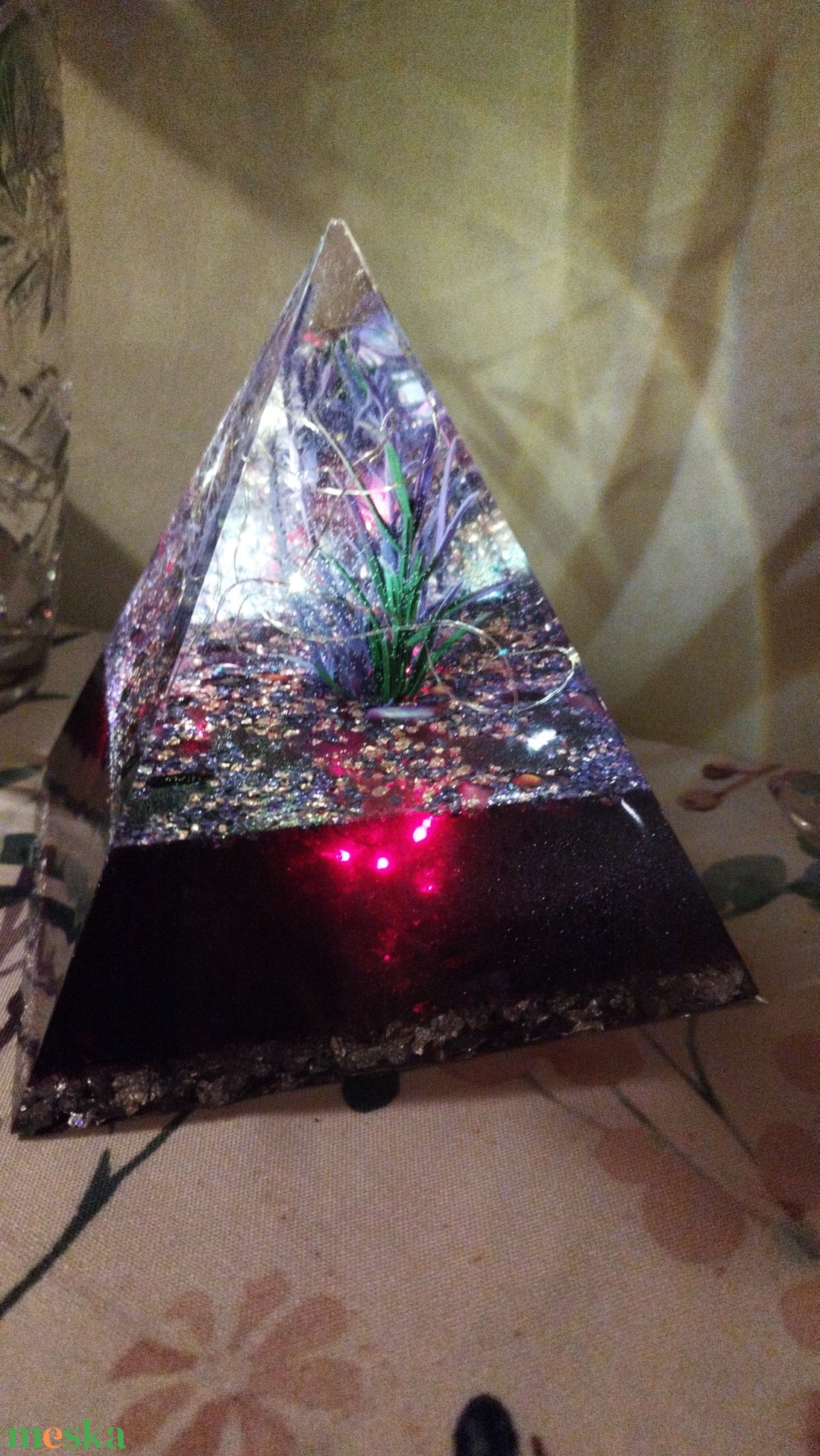  piramis orgonit fényfüzérrel - otthon & életmód - dekoráció - spiritualitás - orgonit piramis - Meska.hu