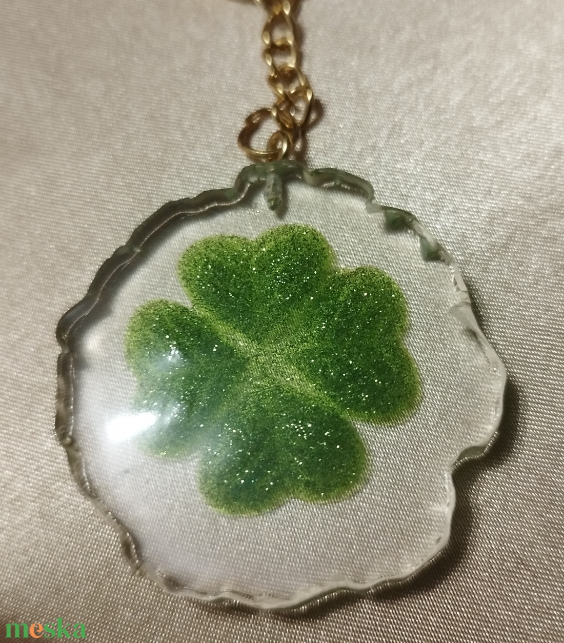 Geoda alakú kulcstartó 4 levelű lóherével  - táska & tok - kulcstartó & táskadísz - kulcstartó - Meska.hu