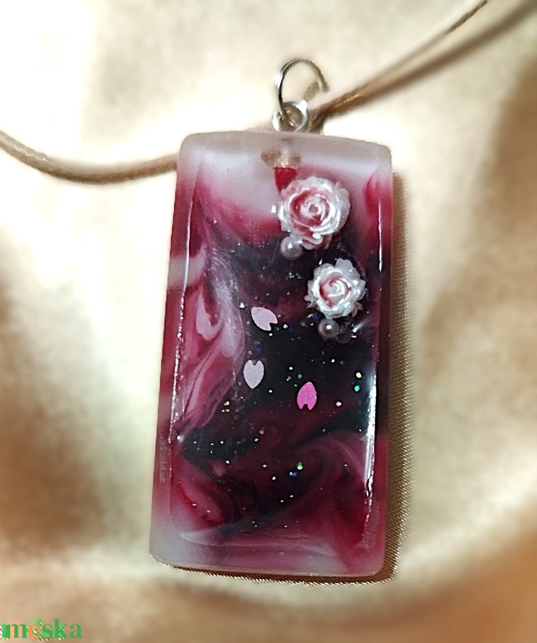 Több színű női medál rózsákkal - ékszer - nyaklánc - medál - Meska.hu