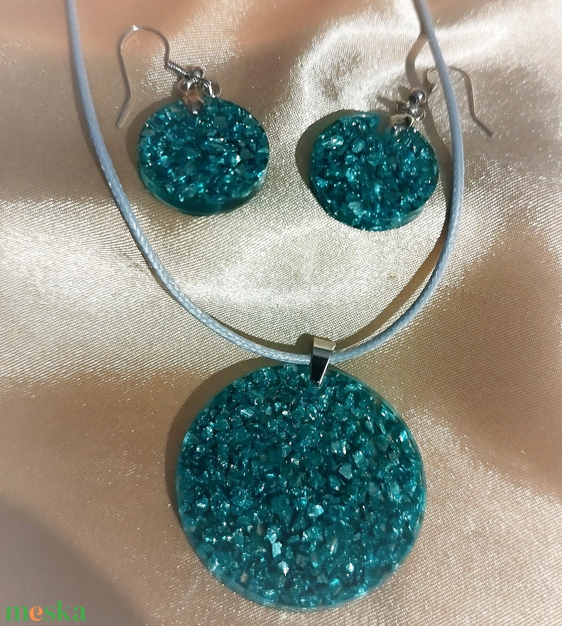 Női kerek medál és fülbevaló szett - ékszer - ékszerszett - Meska.hu