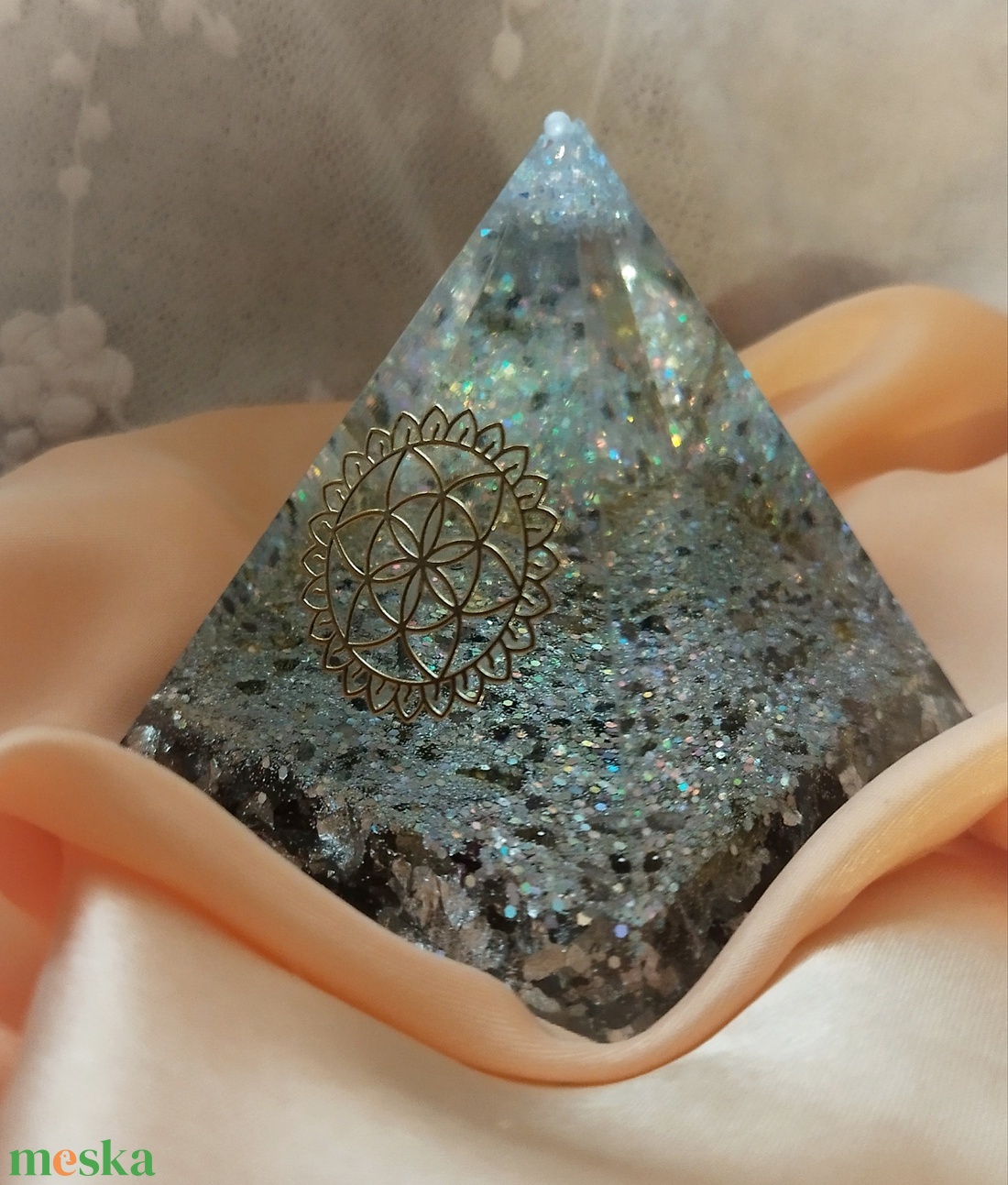 Orgonit piramis  - otthon & életmód - dekoráció - asztal és polc dekoráció - asztaldísz - Meska.hu