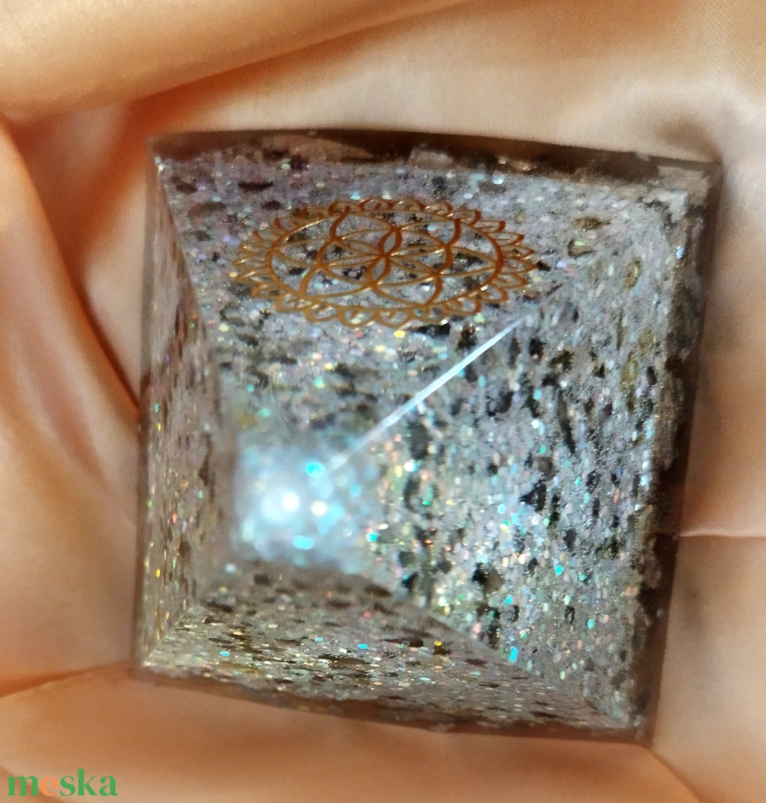 Orgonit piramis  - otthon & életmód - dekoráció - asztal és polc dekoráció - asztaldísz - Meska.hu