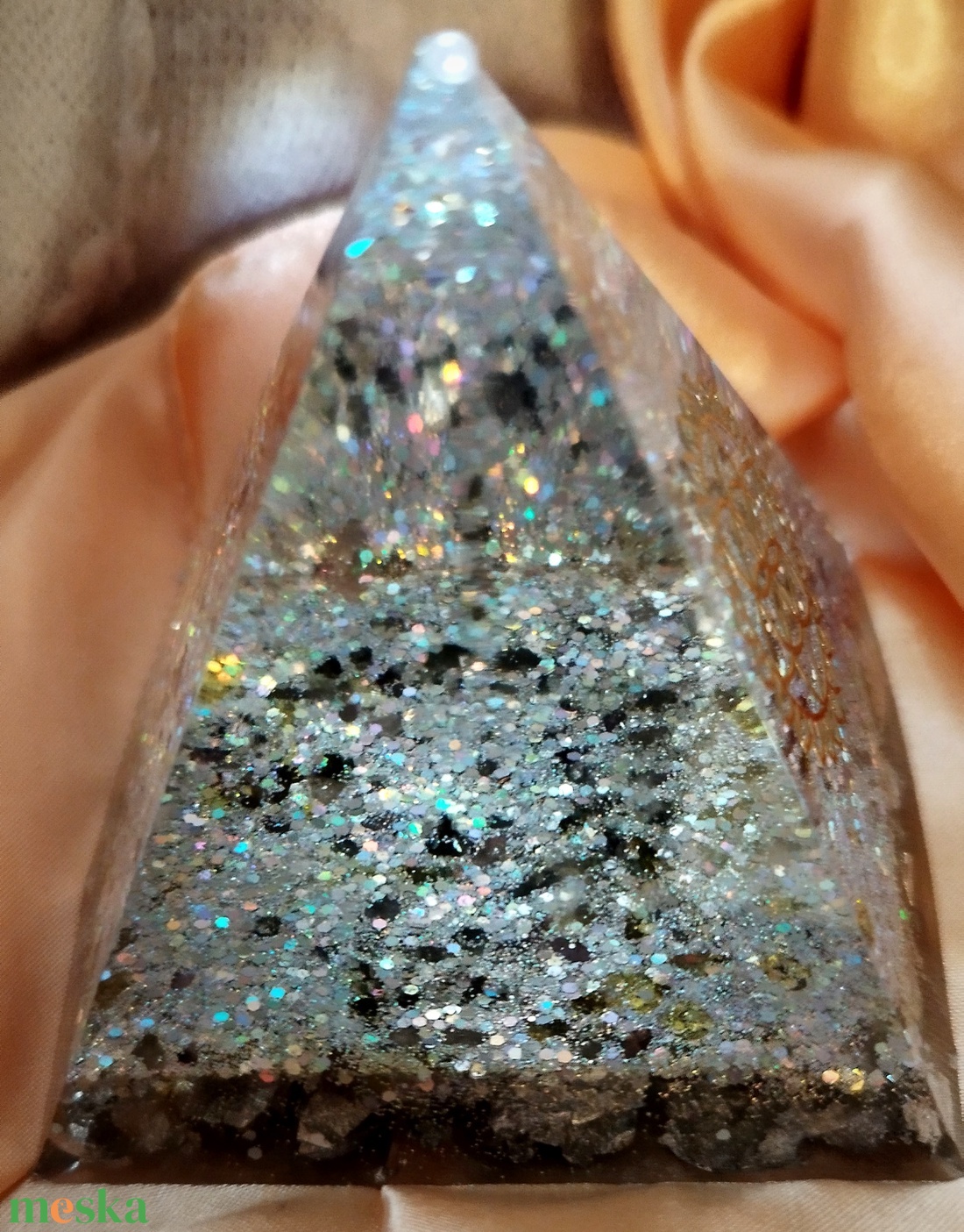 Orgonit piramis  - otthon & életmód - dekoráció - asztal és polc dekoráció - asztaldísz - Meska.hu