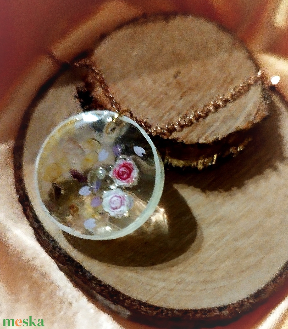 Nöi nyaklánc romantikus medállal - ékszer - nyaklánc - medál - Meska.hu