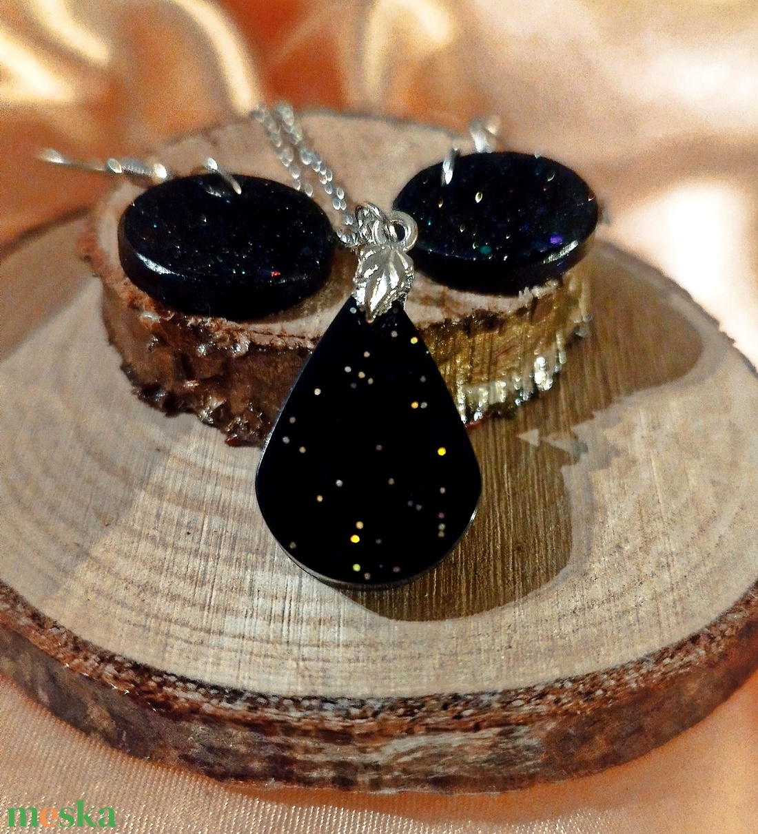 Fülbevaló és nyaklánc medállal szettben - ékszer - ékszerszett - Meska.hu