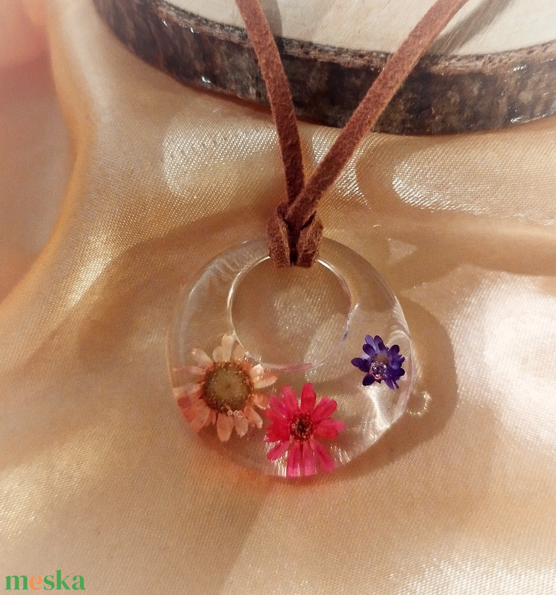 Női színes medálok hosszú műbőrre fűzve - ékszer - nyaklánc - medál - Meska.hu