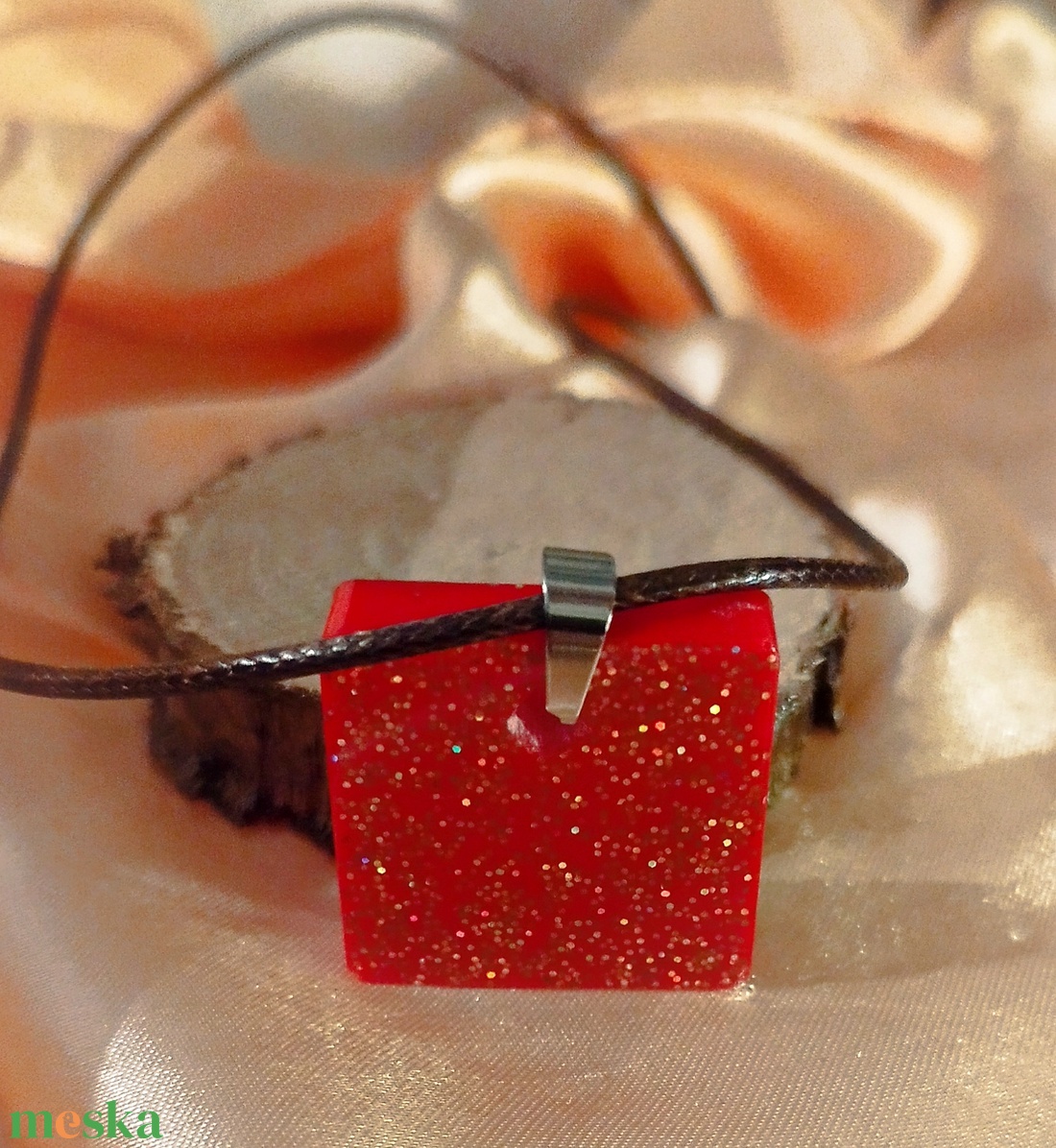 Piros női medálok - ékszer - nyaklánc - medál - Meska.hu