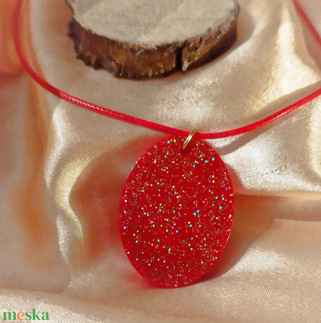 Piros női medálok - ékszer - nyaklánc - medál - Meska.hu