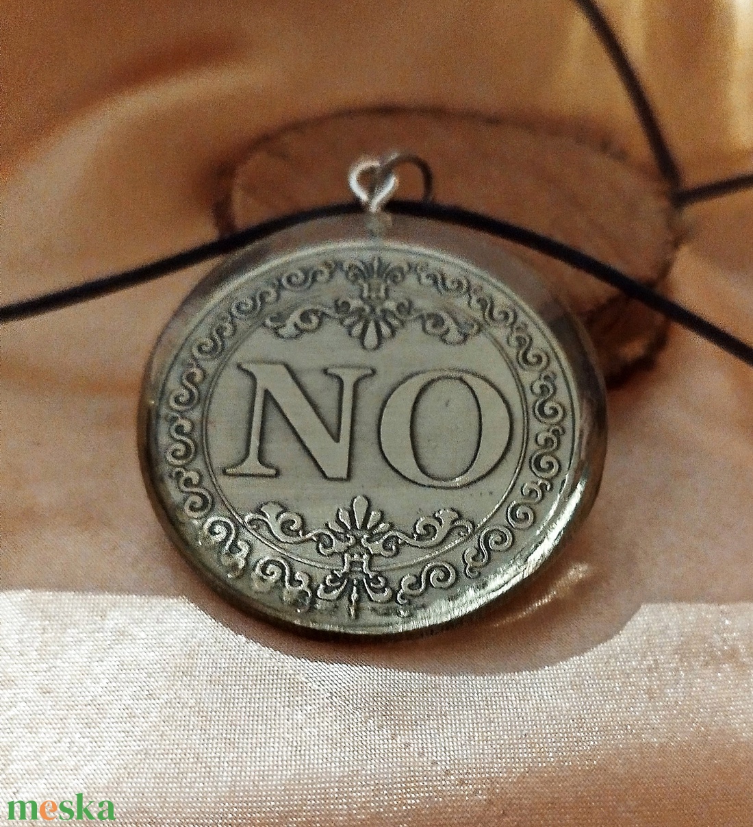 Fém érme gyantába öntve uniszex medál - ékszer - nyaklánc - medál - Meska.hu