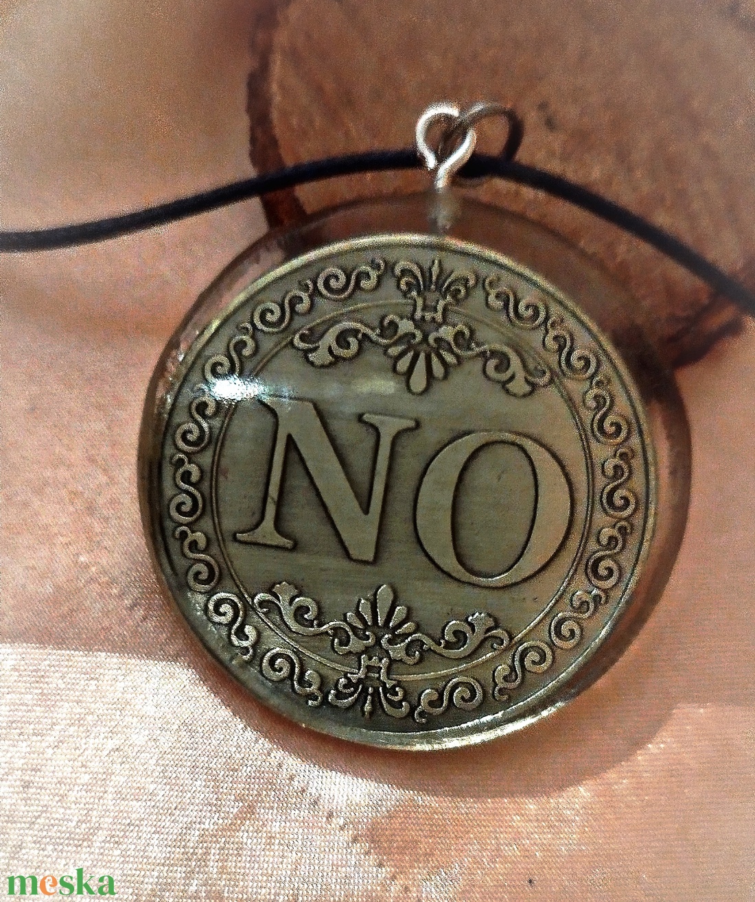 Fém érme gyantába öntve uniszex medál - ékszer - nyaklánc - medál - Meska.hu