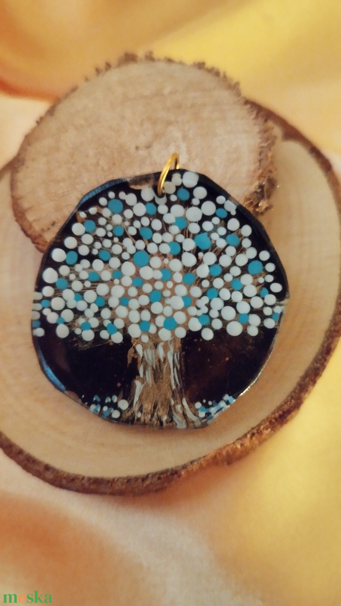 Kézzel festett női medálok epoxi gyantával befedve - ékszer - nyaklánc - medál - Meska.hu