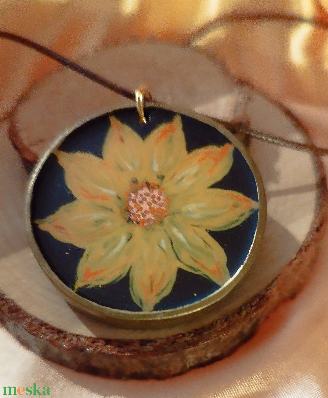 Kézzel festett női medál - ékszer - nyaklánc - medál - Meska.hu