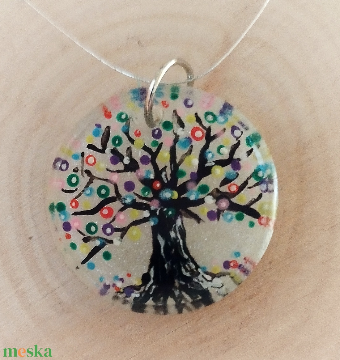 Gyöngyház alapra festett fa mintával női medál - ékszer - nyaklánc - medál - Meska.hu