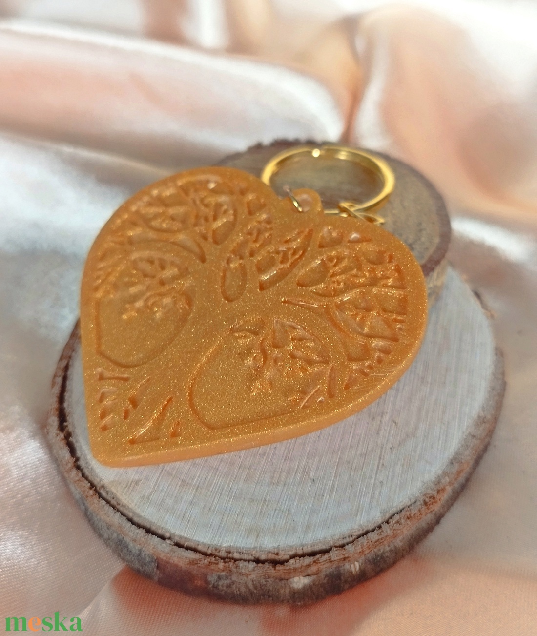 Szív alakú kulcstartó női fa diszítéssel - táska & tok - kulcstartó & táskadísz - kulcstartó - Meska.hu