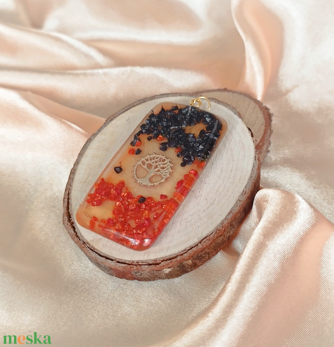 Női medál zúzott üveggel és életfával - táska & tok - kulcstartó & táskadísz - kulcstartó - Meska.hu