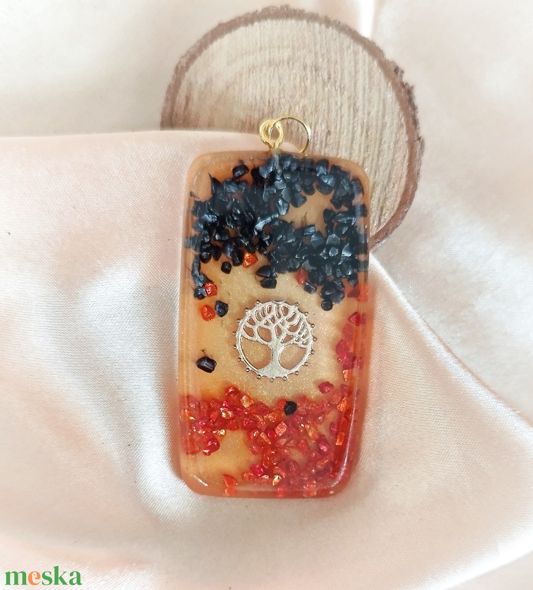 Női medál zúzott üveggel és életfával - táska & tok - kulcstartó & táskadísz - kulcstartó - Meska.hu