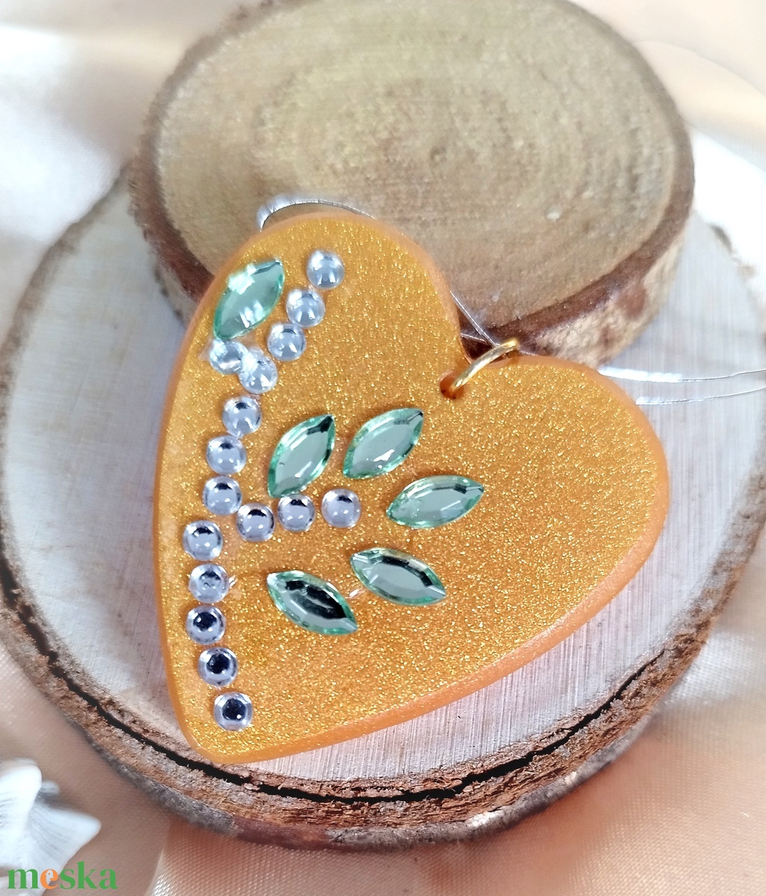 Arany színű szív medál strasszokkal - ékszer - nyaklánc - medál - Meska.hu