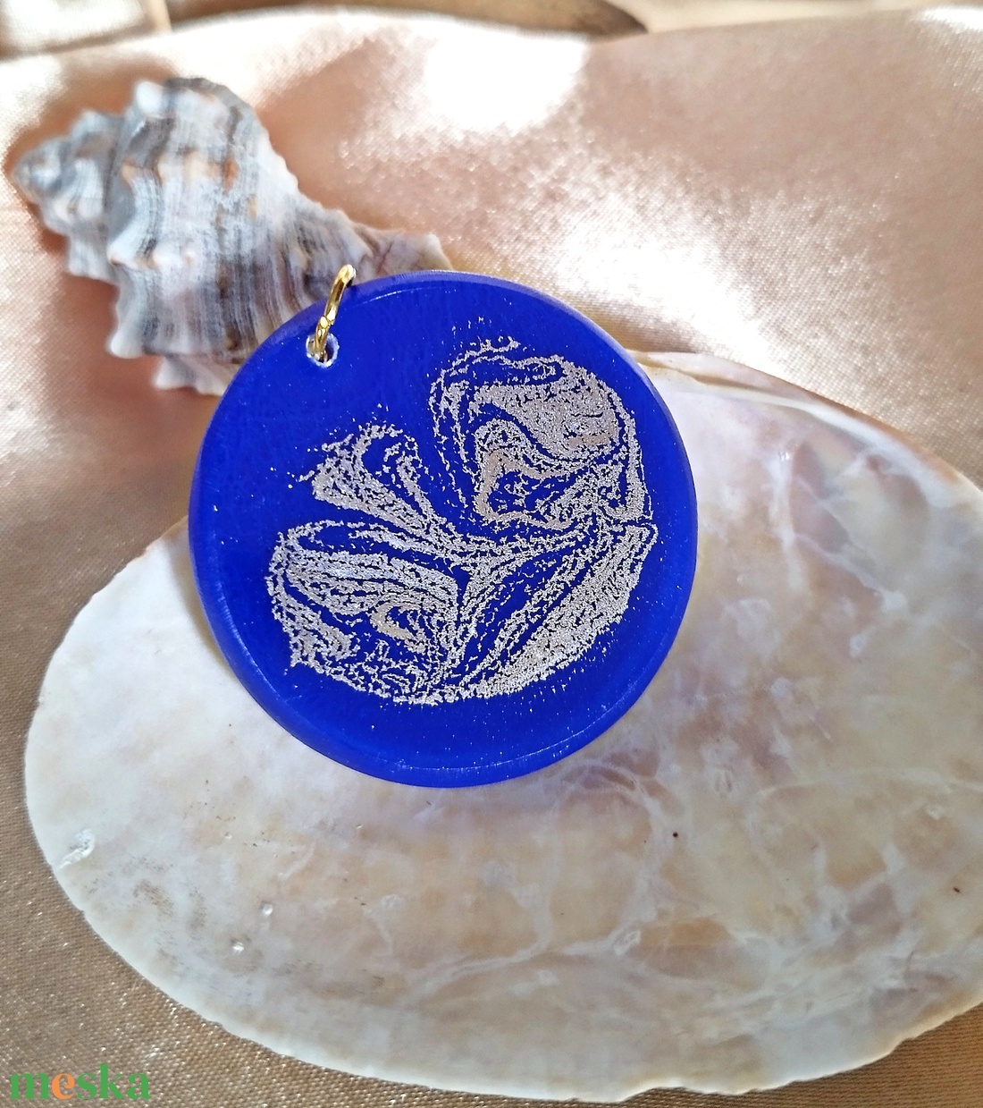 Királykék medál arany mintával - ékszer - nyaklánc - medál - Meska.hu