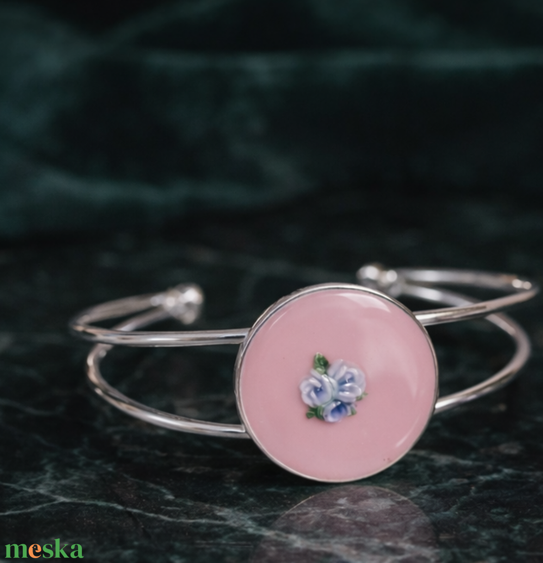 Női nyitott karkötő fém alappal - ékszer - karkötő - karperec - Meska.hu