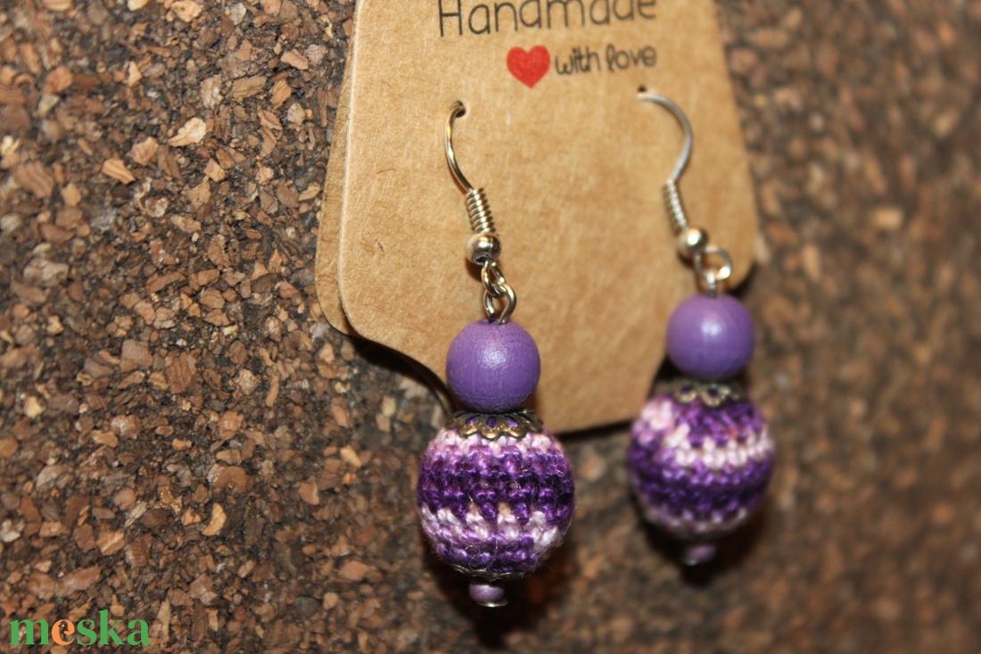 Lila csíkos horgolt gömb fülbevaló - ékszer - fülbevaló - lógó fülbevaló - Meska.hu Lila csíkos horgolt gömb fülbevaló - ékszer - fülbevaló - lógó fülbevaló - Meska.hu