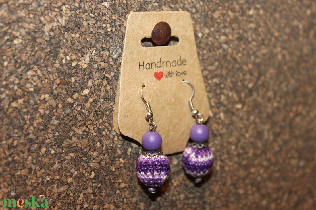Lila csíkos horgolt gömb fülbevaló - ékszer - fülbevaló - lógó fülbevaló - Meska.hu Lila csíkos horgolt gömb fülbevaló - ékszer - fülbevaló - lógó fülbevaló - Meska.hu