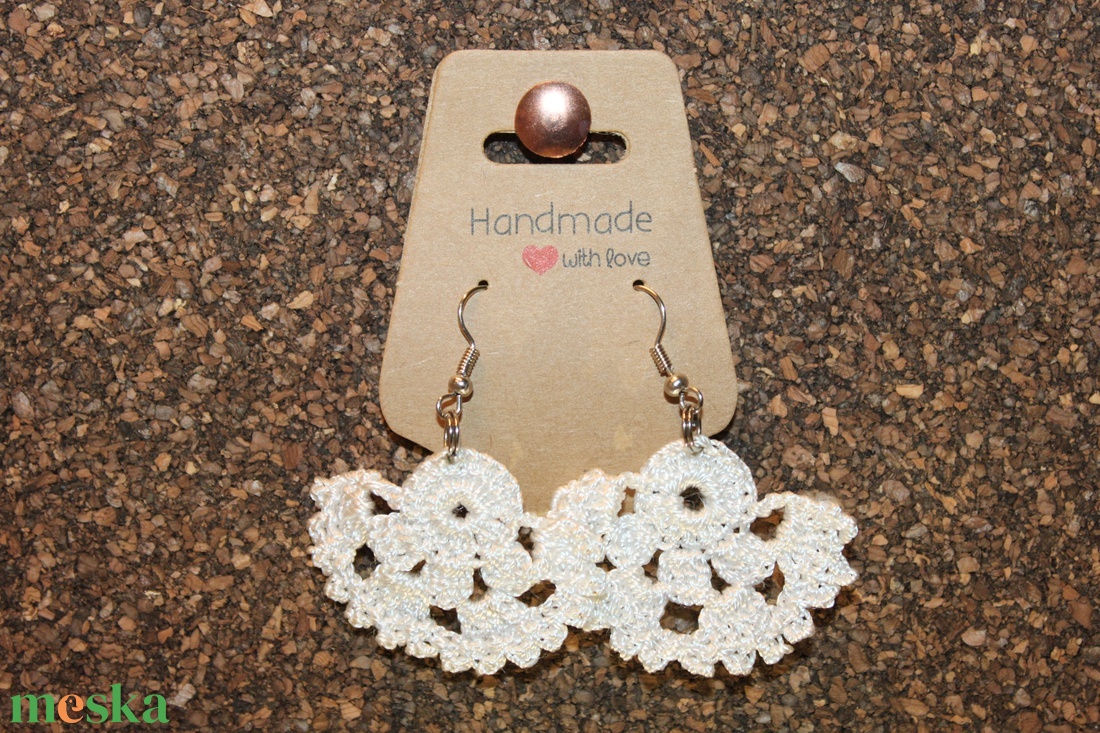 Fehér horgolt fülbevaló - ékszer - fülbevaló - lógó fülbevaló - Meska.hu Fehér horgolt fülbevaló - ékszer - fülbevaló - lógó fülbevaló - Meska.hu
