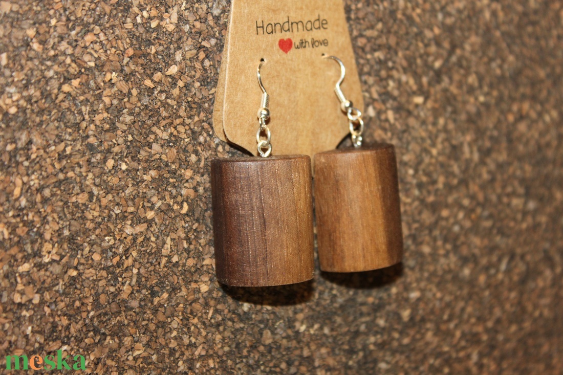 Fekete dió kézműves fülbevaló - ékszer - fülbevaló - lógó fülbevaló - Meska.hu Fekete dió kézműves fülbevaló - ékszer - fülbevaló - lógó fülbevaló - Meska.hu