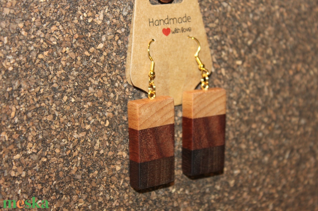 Mahagóni, csíkos mintájú fa kézműves fülbevaló - ékszer - fülbevaló - lógó fülbevaló - Meska.hu Mahagóni, csíkos mintájú fa kézműves fülbevaló - ékszer - fülbevaló - lógó fülbevaló - Meska.hu