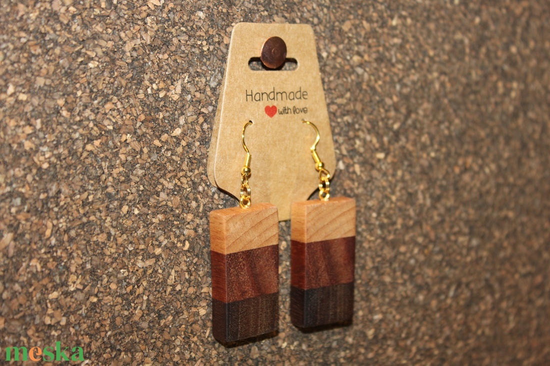 Mahagóni, csíkos mintájú fa kézműves fülbevaló - ékszer - fülbevaló - lógó fülbevaló - Meska.hu Mahagóni, csíkos mintájú fa kézműves fülbevaló - ékszer - fülbevaló - lógó fülbevaló - Meska.hu
