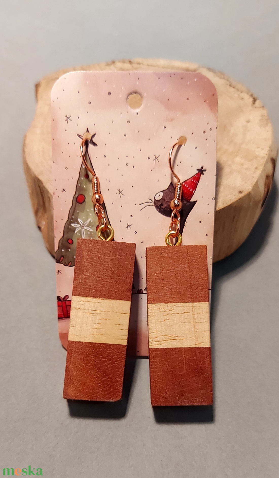 Mahagóni, csíkos mintájú fa kézműves fülbevaló - ékszer - fülbevaló - lógó fülbevaló - Meska.hu