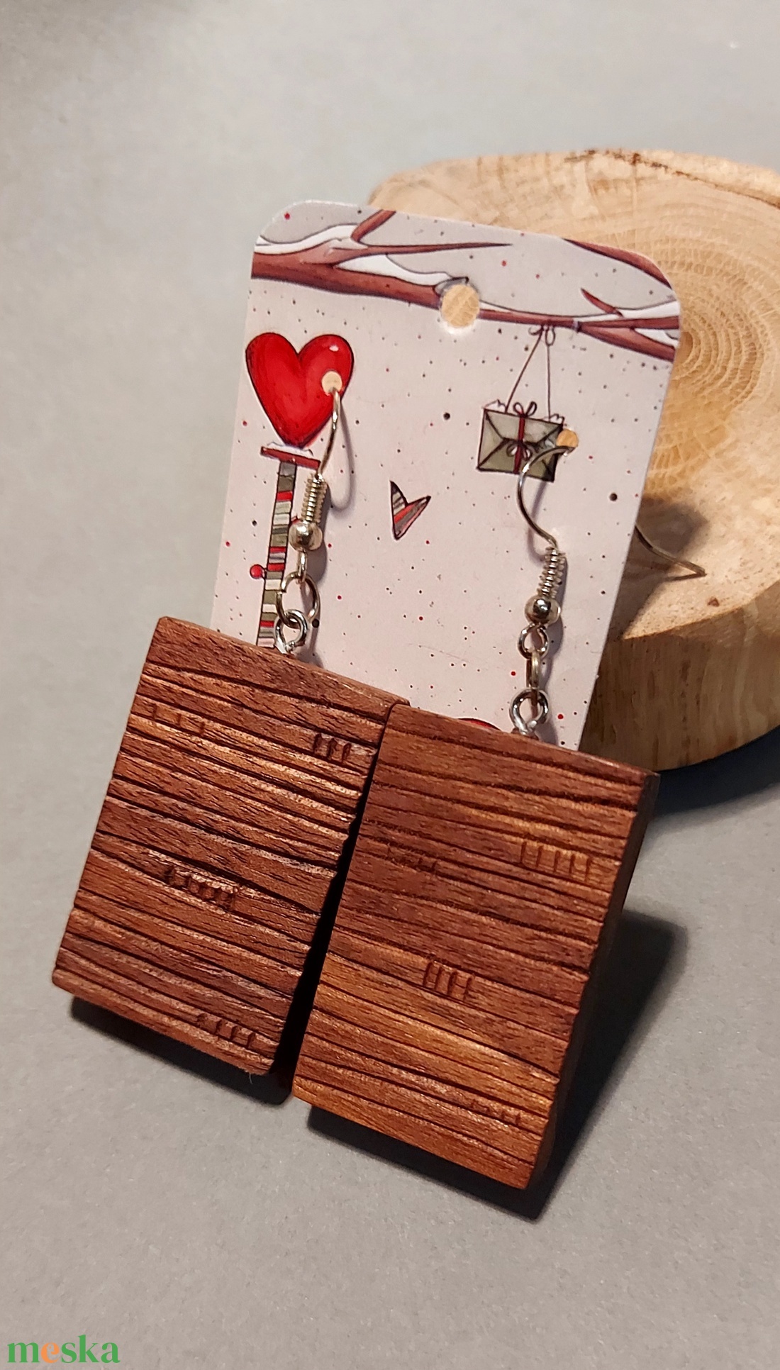 Fekete dió kézműves karácsonyi fülbevaló - ékszer - fülbevaló - lógó fülbevaló - Meska.hu