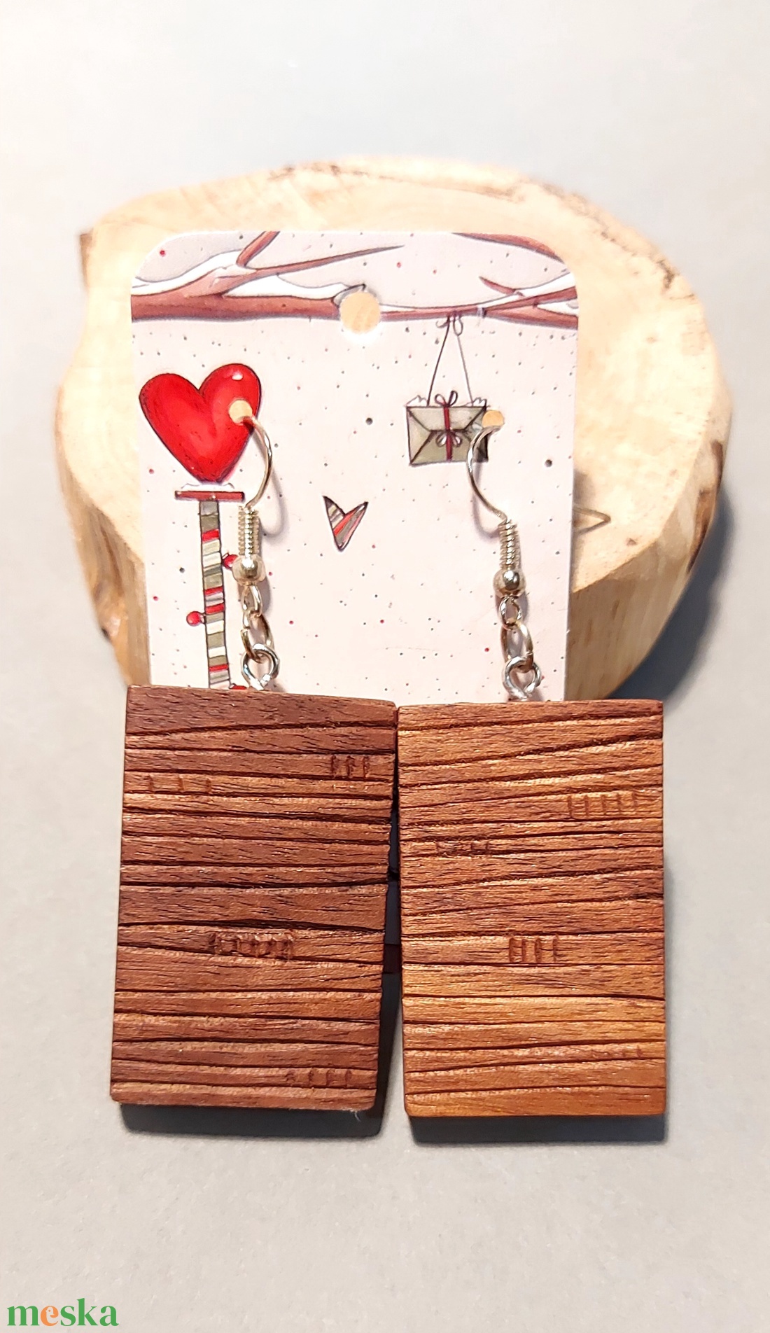 Fekete dió kézműves karácsonyi fülbevaló - ékszer - fülbevaló - lógó fülbevaló - Meska.hu