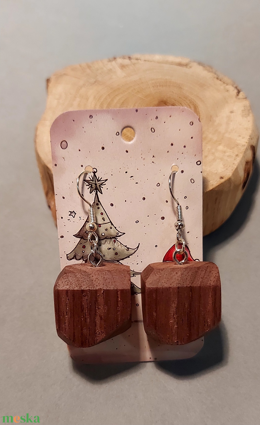 Fekete dió kézműves karácsonyi fülbevaló - ékszer - fülbevaló - lógó fülbevaló - Meska.hu