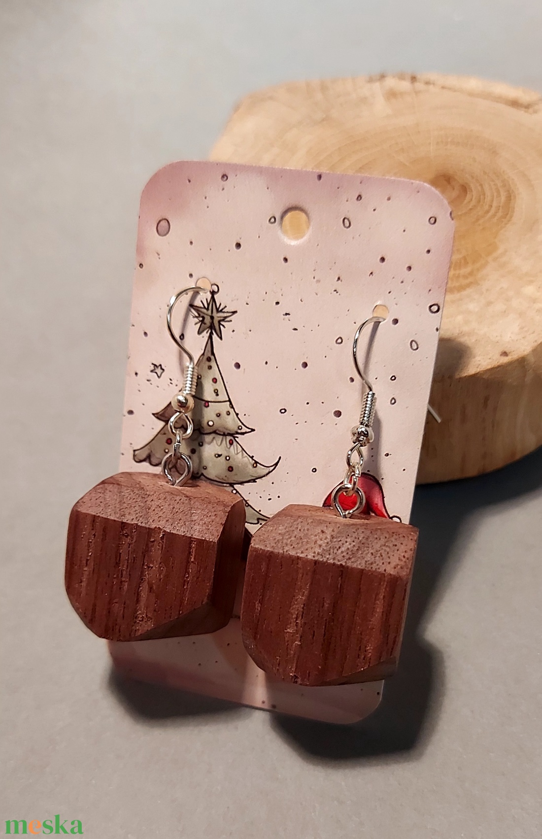 Fekete dió kézműves karácsonyi fülbevaló - ékszer - fülbevaló - lógó fülbevaló - Meska.hu