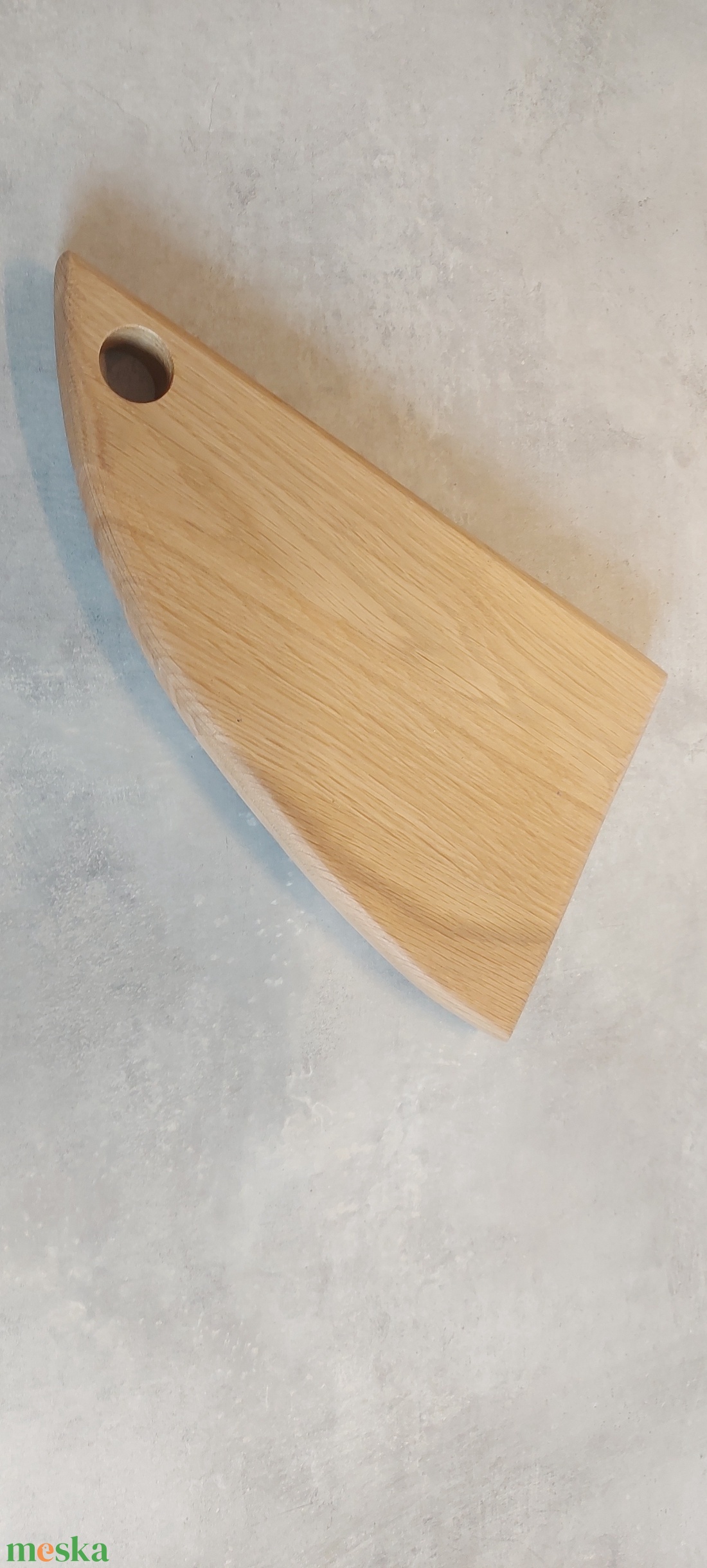 Egyedi formájú tölgy vágódeszka, alátét - otthon & életmód - konyhafelszerelés, tálalás - sütés, főzés - vágódeszka - Meska.hu