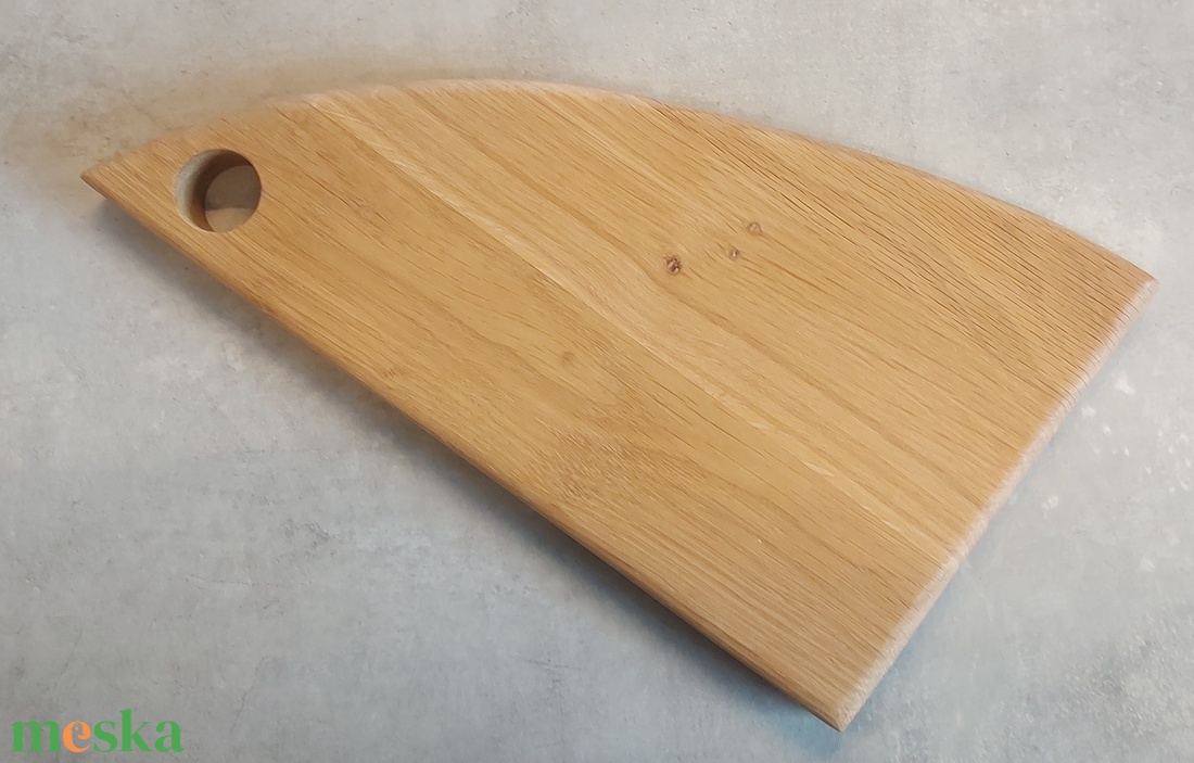 Egyedi formájú tölgy vágódeszka, alátét - otthon & életmód - konyhafelszerelés, tálalás - sütés, főzés - vágódeszka - Meska.hu